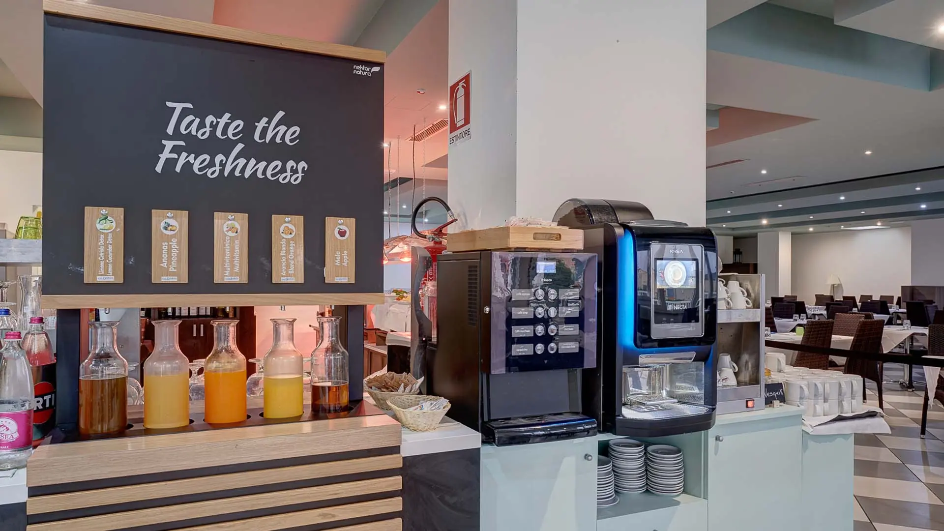 Caffè, latte, bevande alla frutta